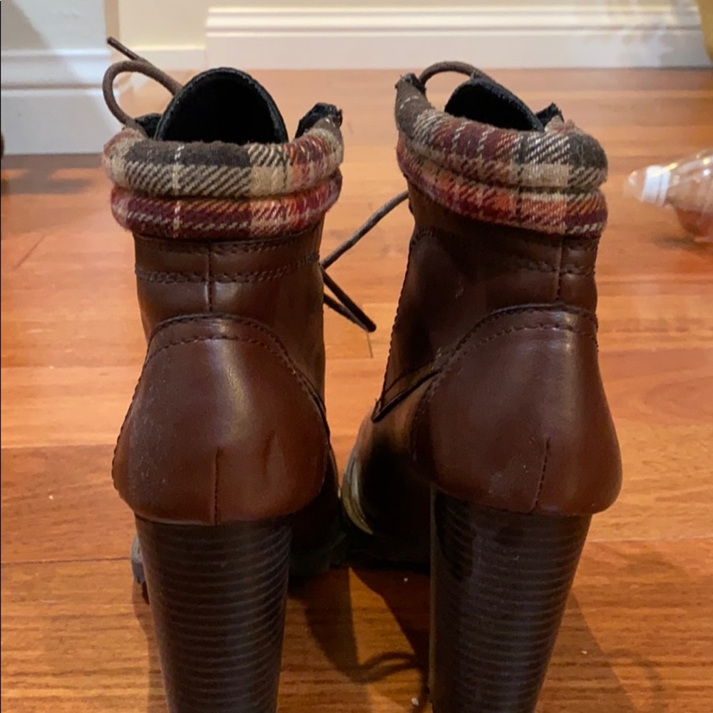 Boots - Picture 3 of 5